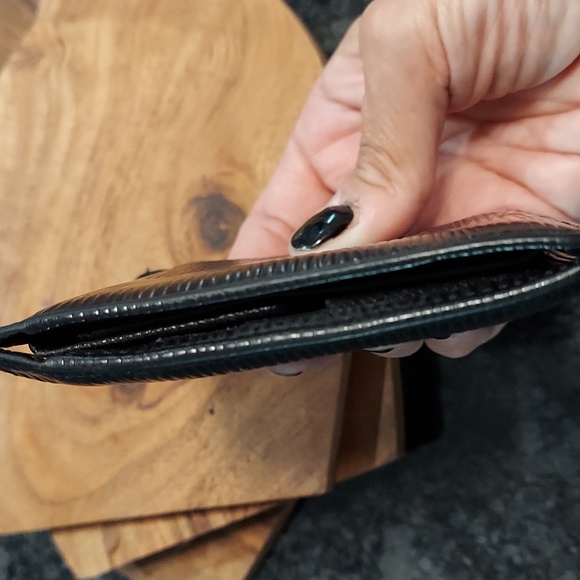 Authentic Louis Vuitton Epi Mens Wallet - Picture 6 of 13